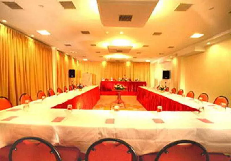 Отель Park Central