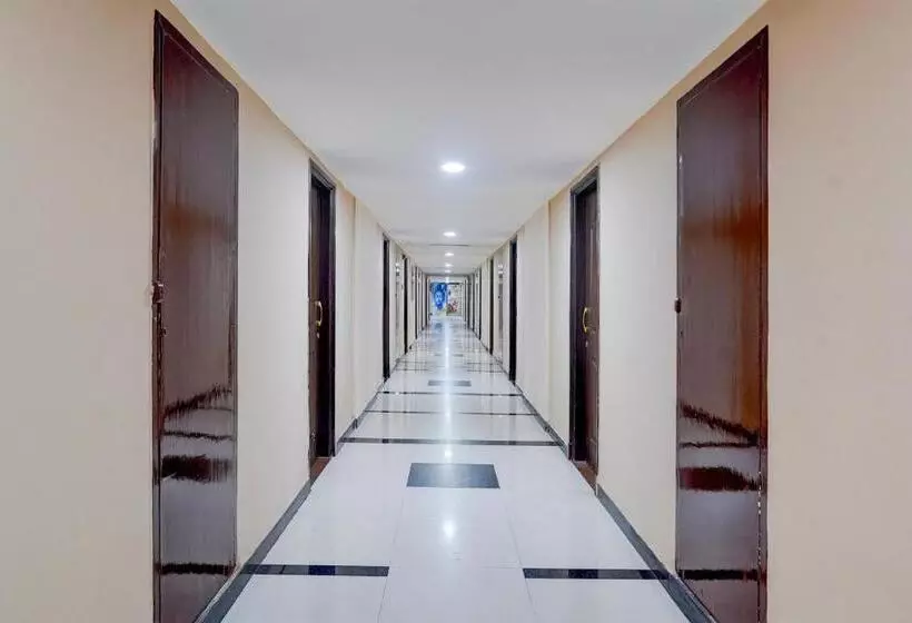 هتل Super Townhouse Koyambedu Formerly Royal Plaza