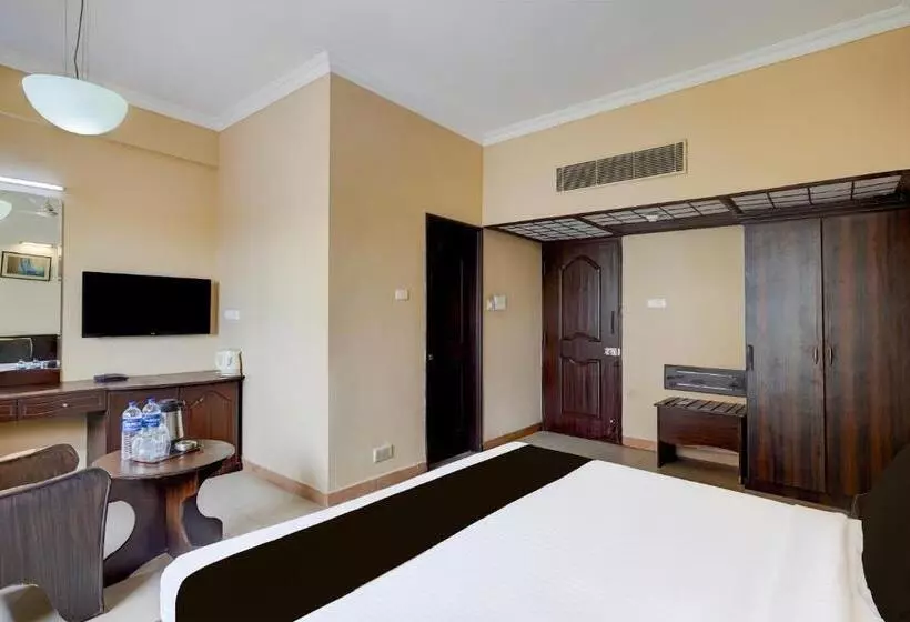 هتل Super Townhouse Koyambedu Formerly Royal Plaza