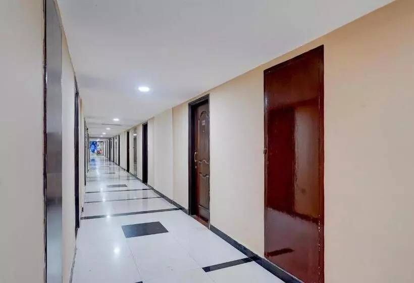 هتل Super Townhouse Koyambedu Formerly Royal Plaza