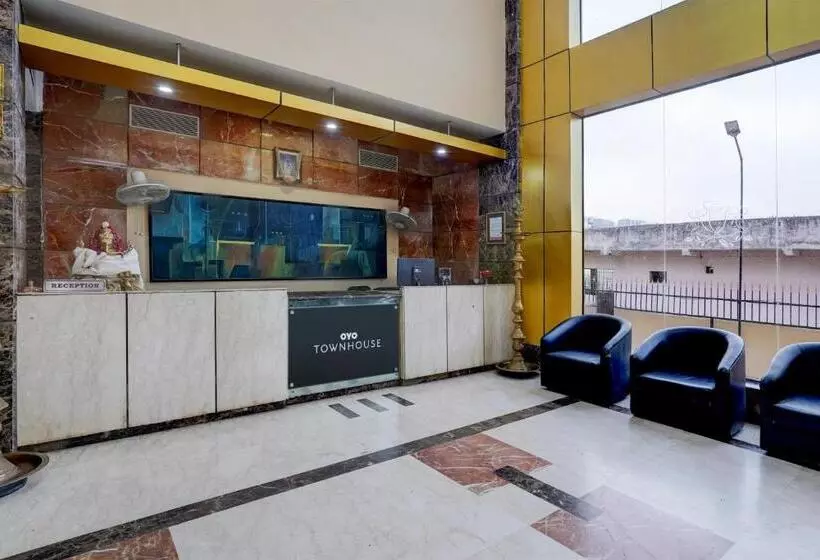 هتل Super Townhouse Koyambedu Formerly Royal Plaza