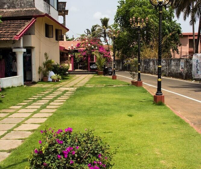 酒店 Shikara Beach Resort