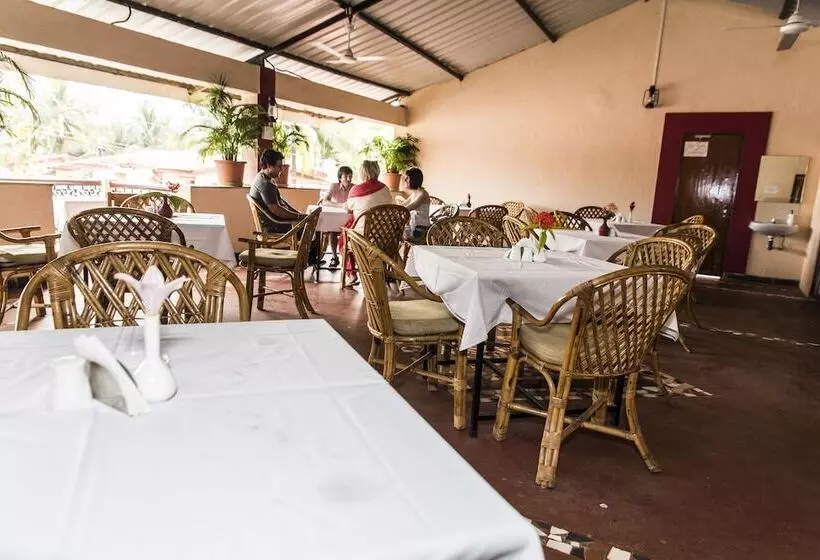 호텔 Shikara Beach Resort