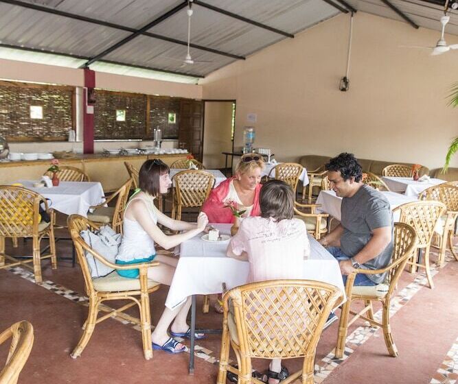 酒店 Shikara Beach Resort