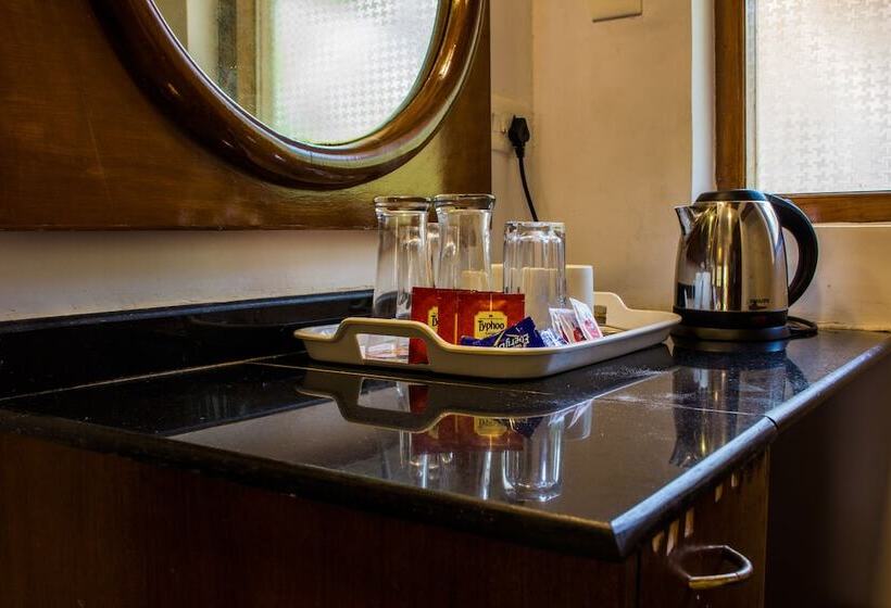 酒店 Shikara Beach Resort