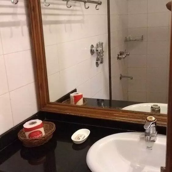 호텔 Shikara Beach Resort