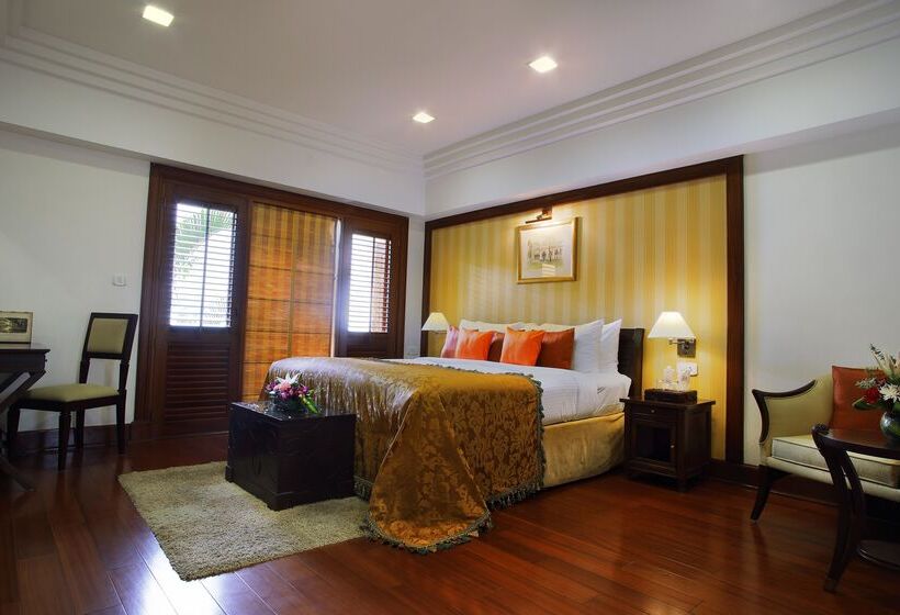 هتل The Paul Bangalore