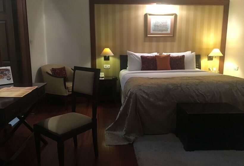 هتل The Paul Bangalore