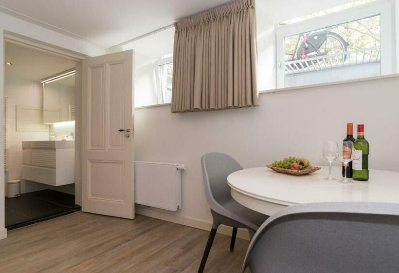 צימר Nassau Canal Suites