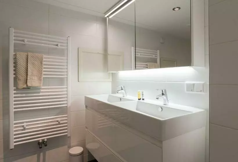 Aamiaismajoitus (B&B) Nassau Canal Suites