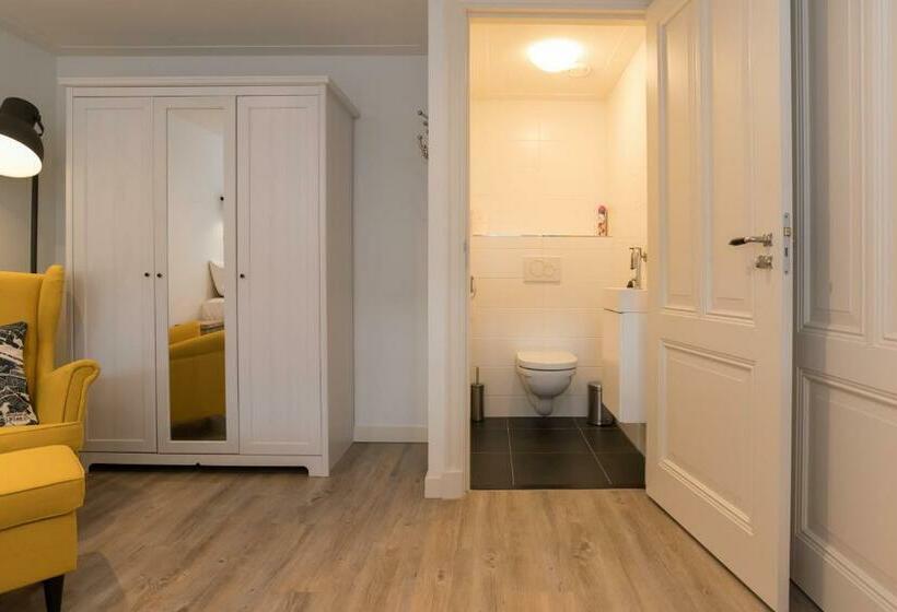 צימר Nassau Canal Suites