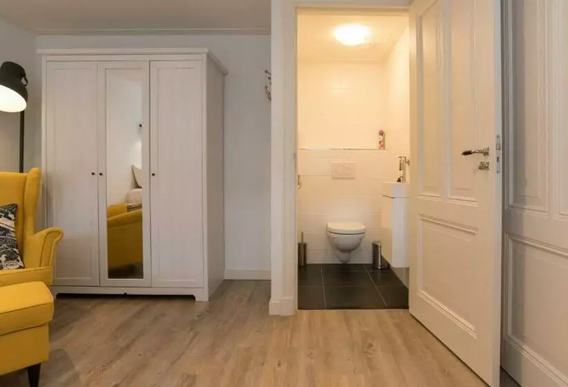 Aamiaismajoitus (B&B) Nassau Canal Suites