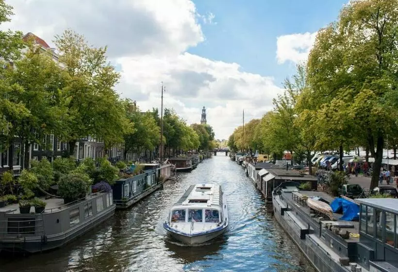 Aamiaismajoitus (B&B) Nassau Canal Suites