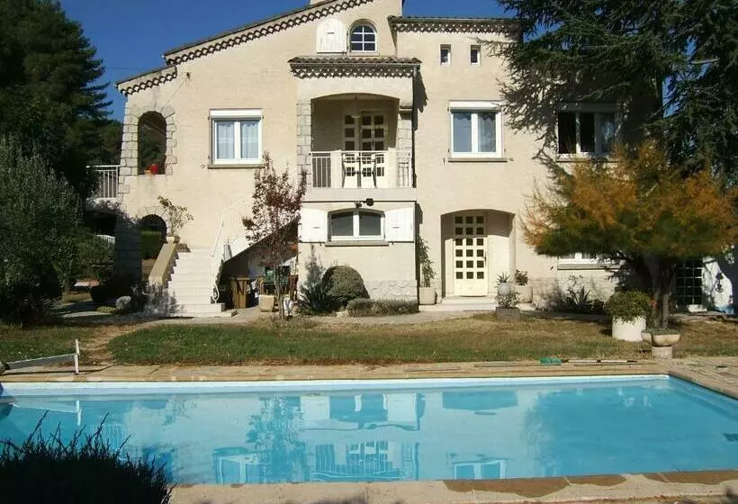 Aamiaismajoitus (B&B) Domaine De Lazuel