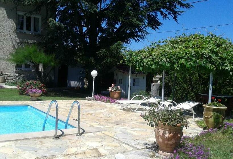 צימר Domaine De Lazuel