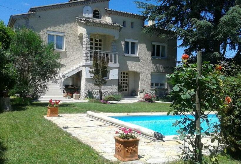 צימר Domaine De Lazuel