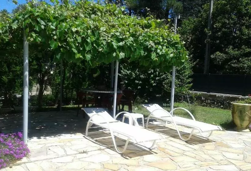 Aamiaismajoitus (B&B) Domaine De Lazuel