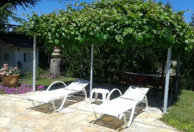 Aamiaismajoitus (B&B) Domaine De Lazuel