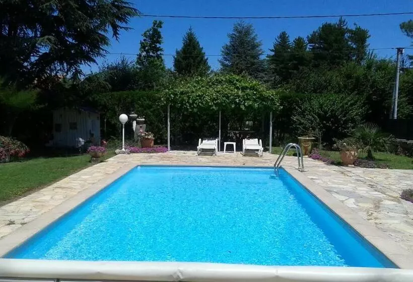 Aamiaismajoitus (B&B) Domaine De Lazuel