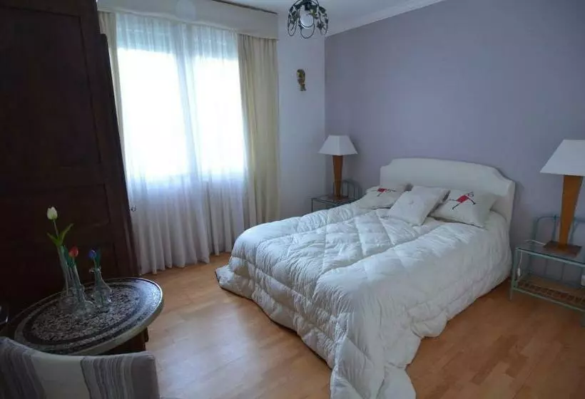 Aamiaismajoitus (B&B) Domaine De Lazuel