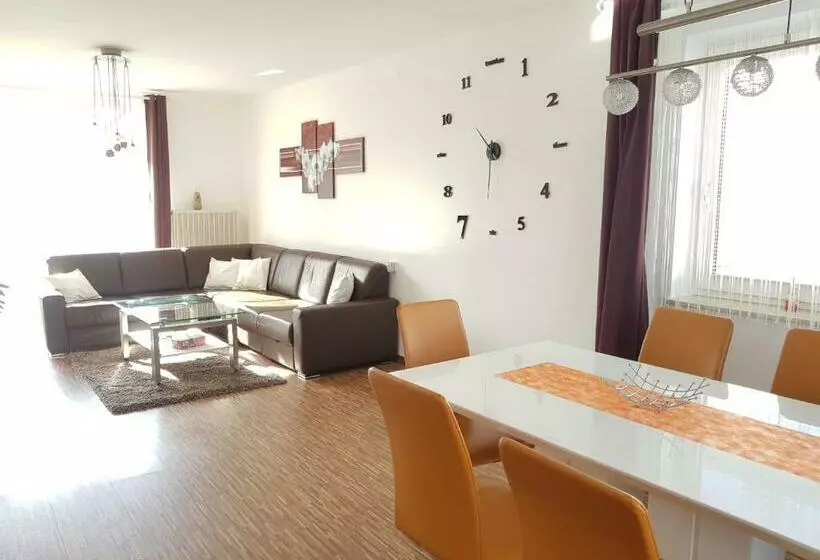 Bogi S Ferienhaus   Pension