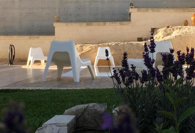 פנסיון Ofra Matera