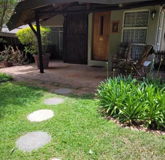ペンション Riverbush Lodge Guesthouse