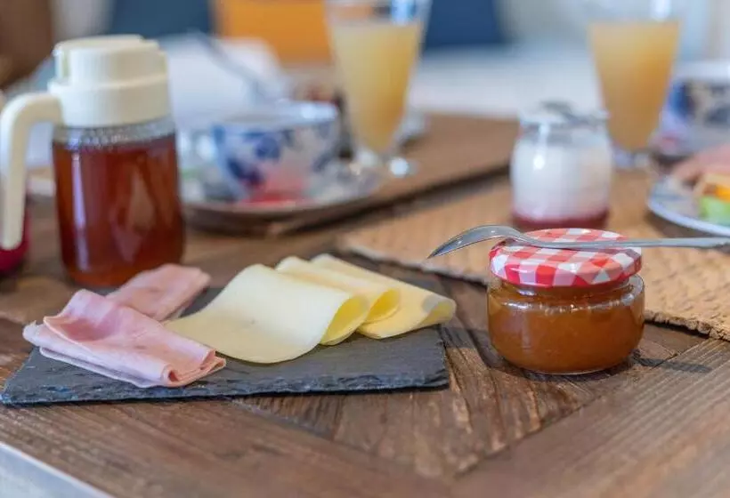 Majatalo Sunset Room   Hiking & Beach