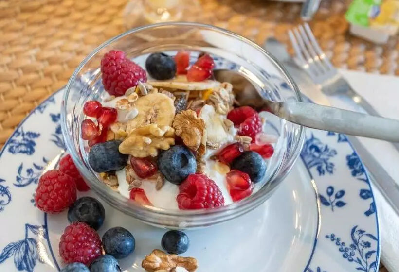 Majatalo Sunset Room   Hiking & Beach