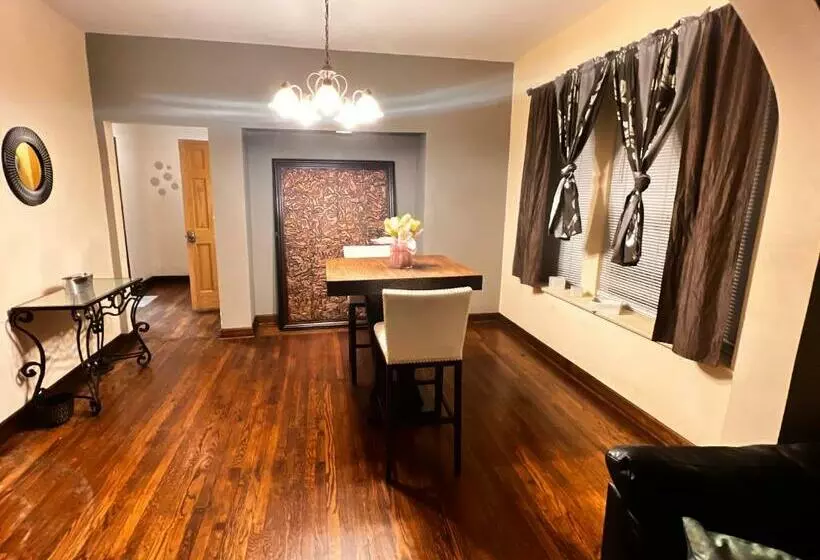 پانسیون Clean, Spacious, Inexpensive Queen Br