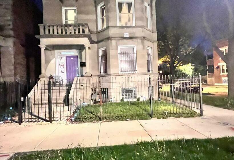 بنسيون Clean, Spacious, Inexpensive Queen Br