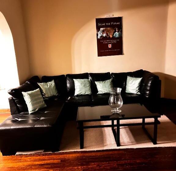 بنسيون Clean, Spacious, Inexpensive Queen Br