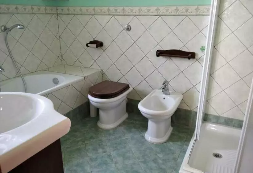 تختخواب و صبحانه Capinera