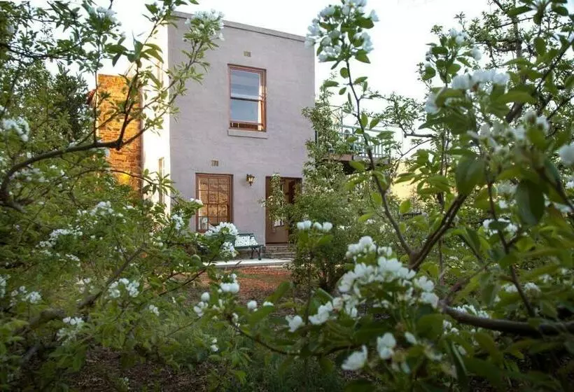 Aamiaismajoitus (B&B) Lentelus Farmstay