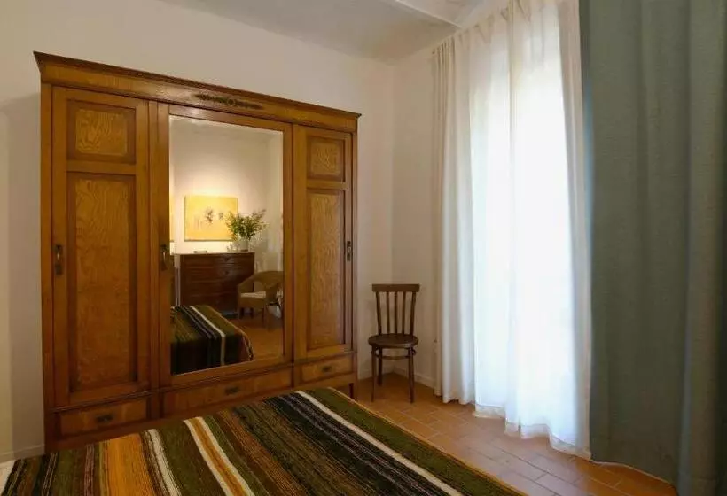 ホテル Agriturismo Podere Il Leccio