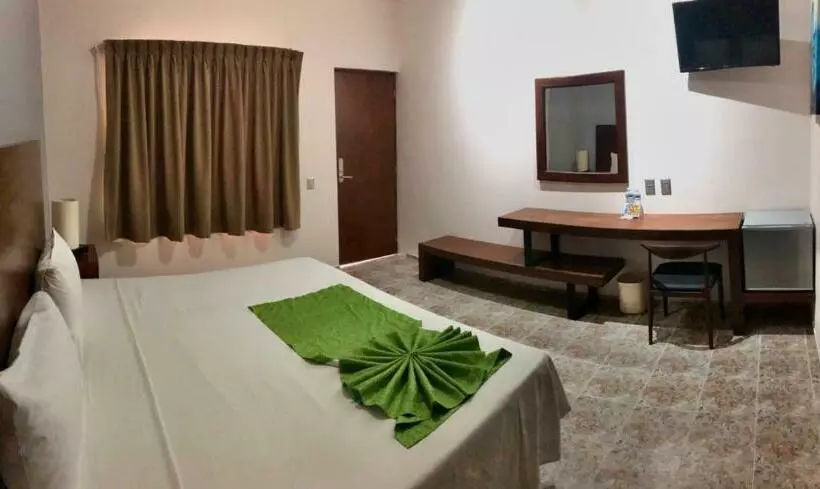 ホテル Del Camino Real