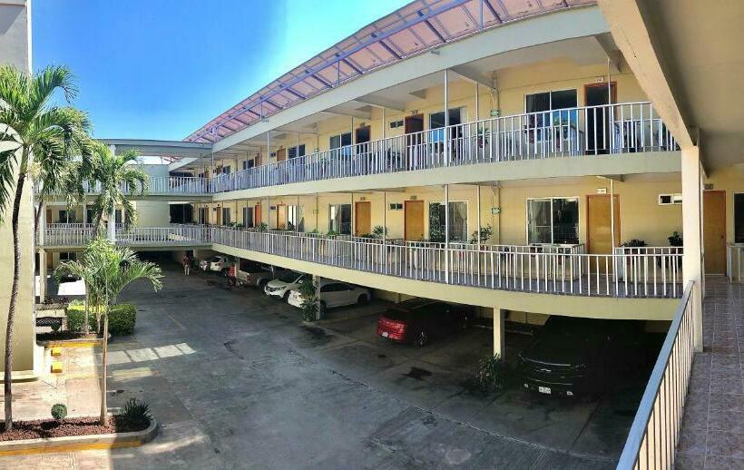 فندق Del Camino Real