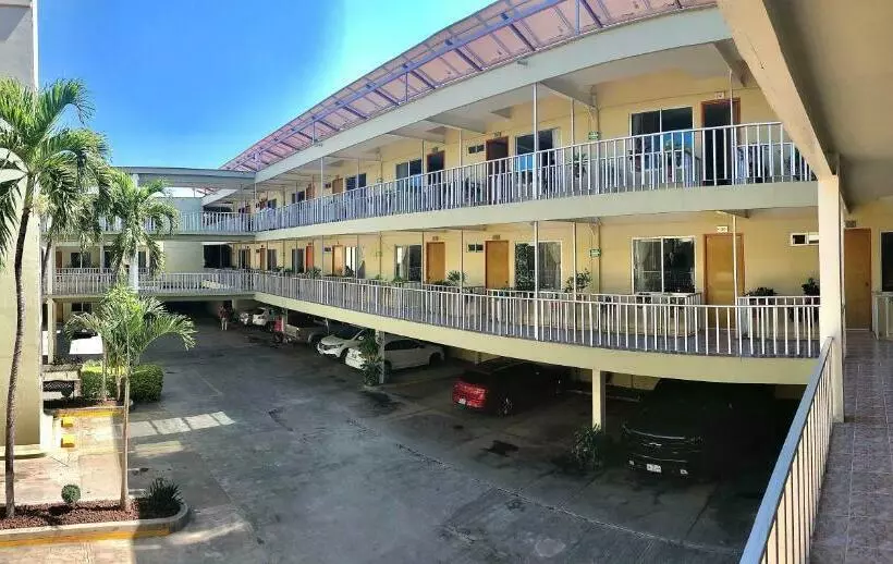 ホテル Del Camino Real