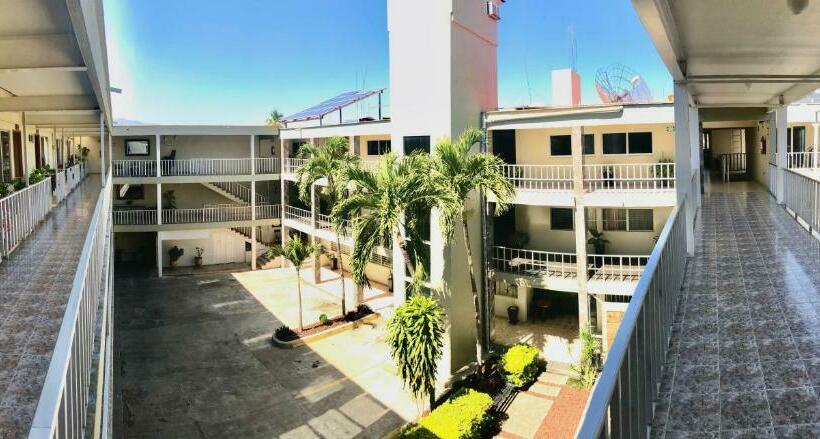 فندق Del Camino Real