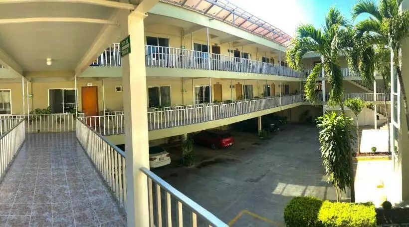 ホテル Del Camino Real