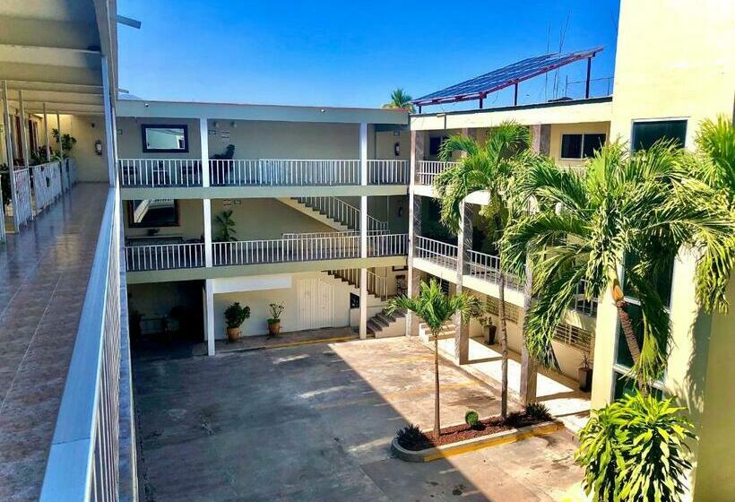 فندق Del Camino Real