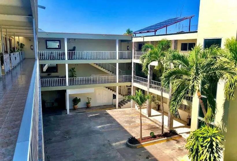 ホテル Del Camino Real