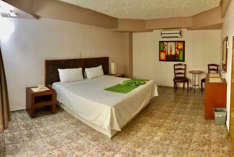 ホテル Del Camino Real