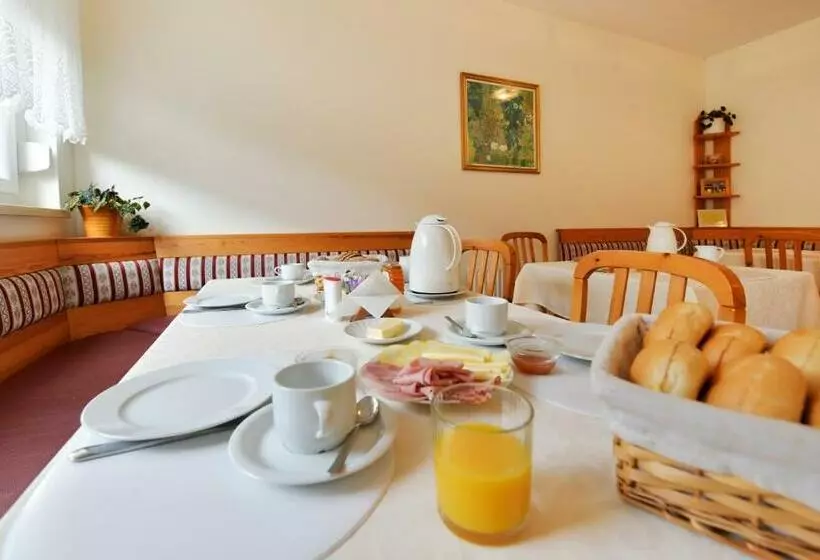 ペンション Blumenhof Wegleitner