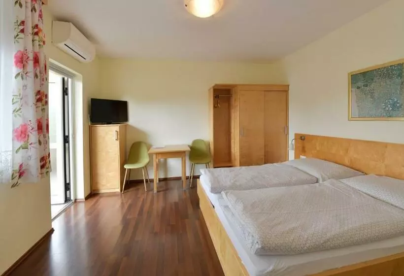 ペンション Blumenhof Wegleitner