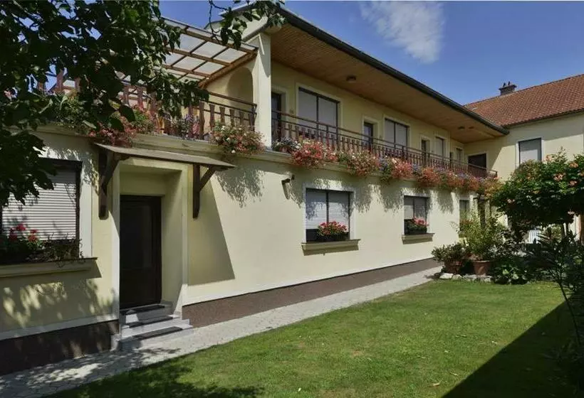 ペンション Blumenhof Wegleitner