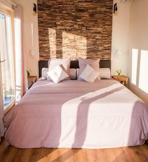 ベッドアンドブレックファースト La Vie En Rose   A Fully Equipped Pet Friendly Contactless House With Fenced Garden Between The Fiel