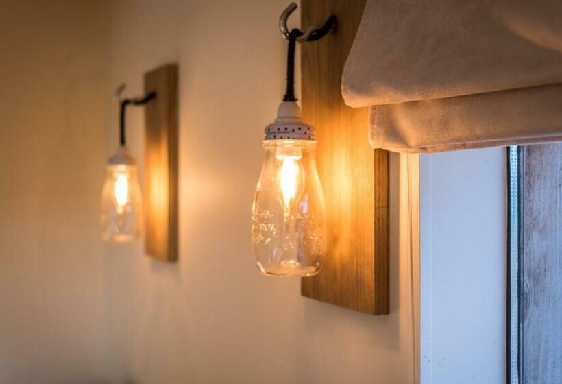 ベッドアンドブレックファースト La Vie En Rose   A Fully Equipped Pet Friendly Contactless House With Fenced Garden Between The Fiel