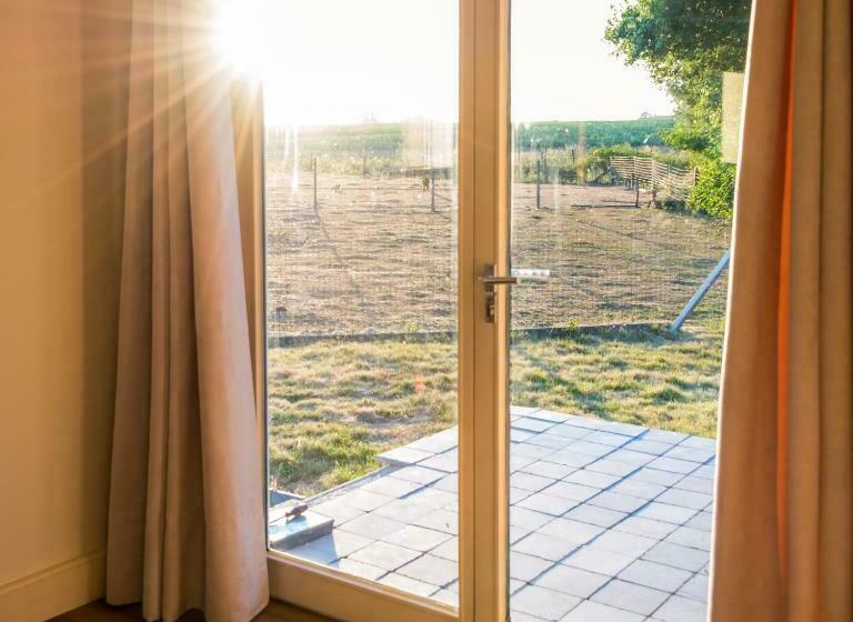 ベッドアンドブレックファースト La Vie En Rose   A Fully Equipped Pet Friendly Contactless House With Fenced Garden Between The Fiel