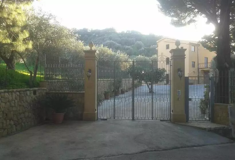 هتل Villa Tiberio